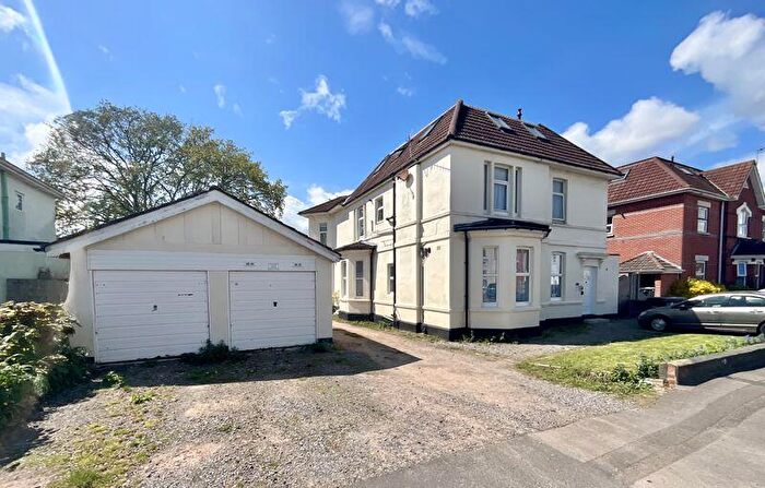 2 Bedroom Flat For Sale In Hamilton Road, Bournemouth, BH1