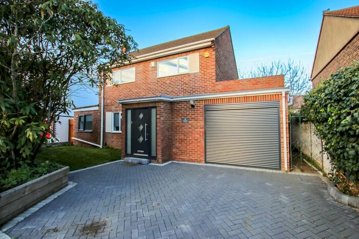 3 Bedroom Detached House To Rent In Parkgate Road, Wallington, SM6