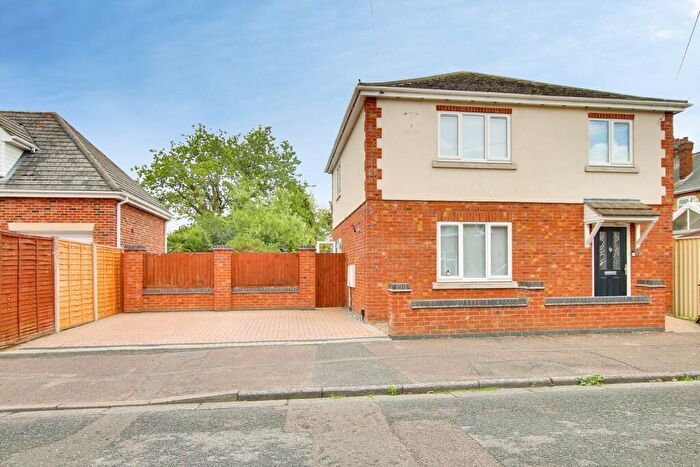 3 Bedroom Detached House For Sale In Hawthorne Grove, March, PE15