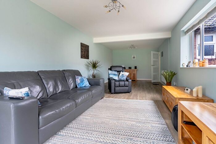 2 Bedroom Detached Bungalow For Sale In Broad Lane, Cottenham, CB24