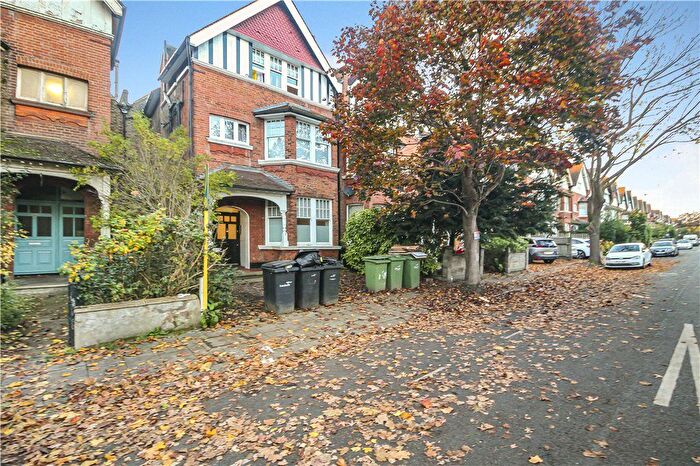 2 Bedroom Flat To Rent In Riggindale Road, London, SW16