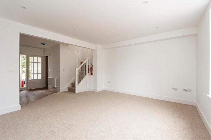 1 Bedroom Flat To Rent In High Street, Whitstable, Kent, CT5