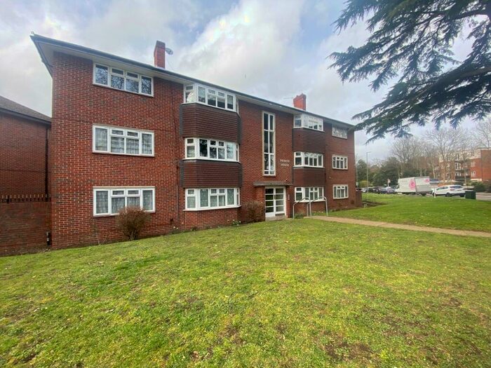 2 Bedroom Flat To Rent In Parker House, Beckenham, BR3