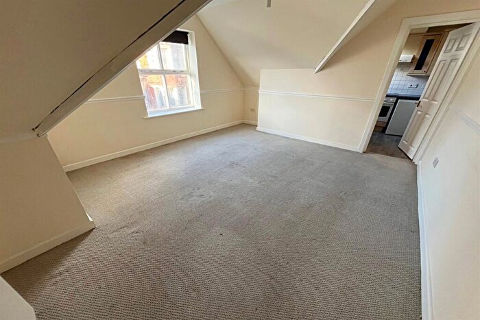 2 Bedroom Flat To Rent In Bournemouth, BH1