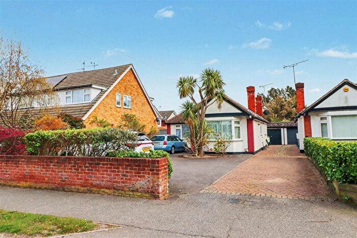 3 Bedroom Detached Bungalow For Sale In Highcliffe Road, Wickford, SS11