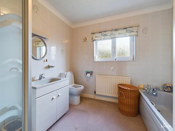 2 Bedroom Detached Bungalow For Sale In Carr Lane, Bonby, DN20