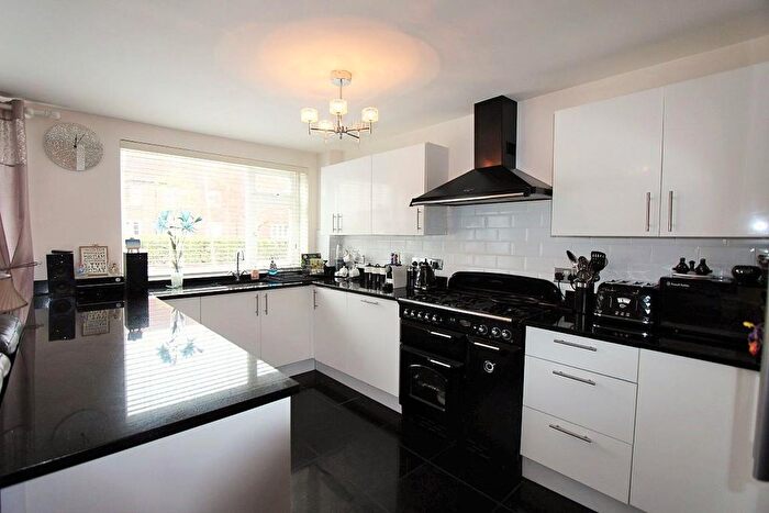 2 Bedroom Flat To Rent In Aldborough Court, Chingford Avenue, London, E4
