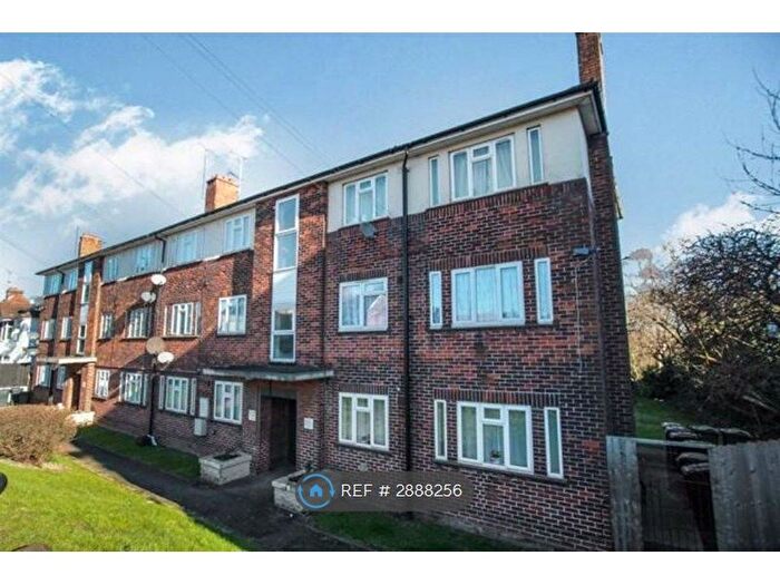 2 Bedroom Flat To Rent In High Street North, Dunstable, LU6