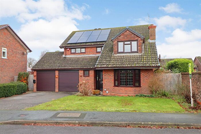 4 Bedroom Detached House For Sale In Whytings, Mannings Heath, Horsham, RH13