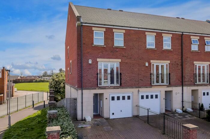 4 Bedroom End Of Terrace House To Rent In Verity Walk, Harrogate, HG2