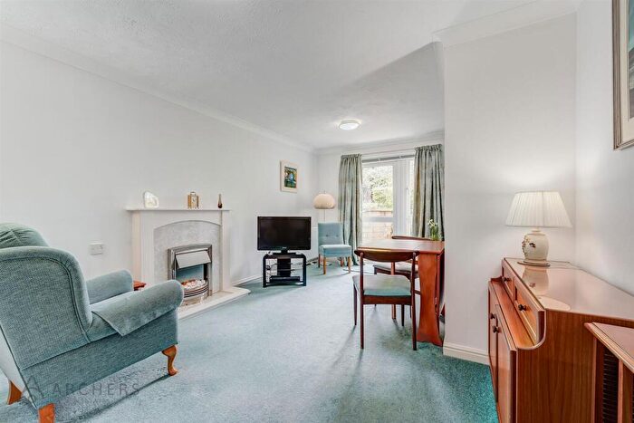 2 Bedroom Flat For Sale In Manchester Road, Crosspool, Sheffield, S10