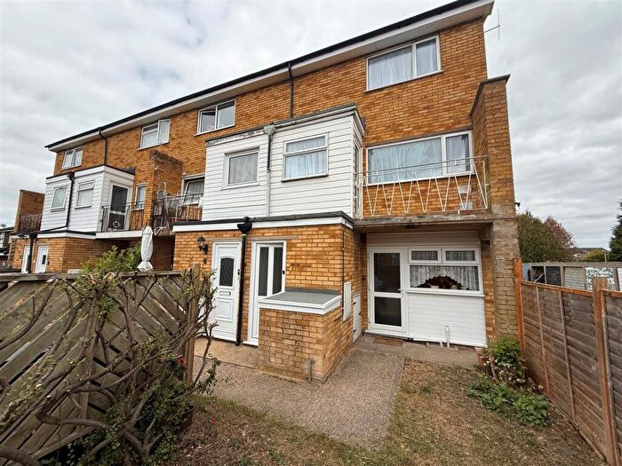 2 Bedroom Maisonette To Rent In Newbury Road, Houghton Regis, LU5