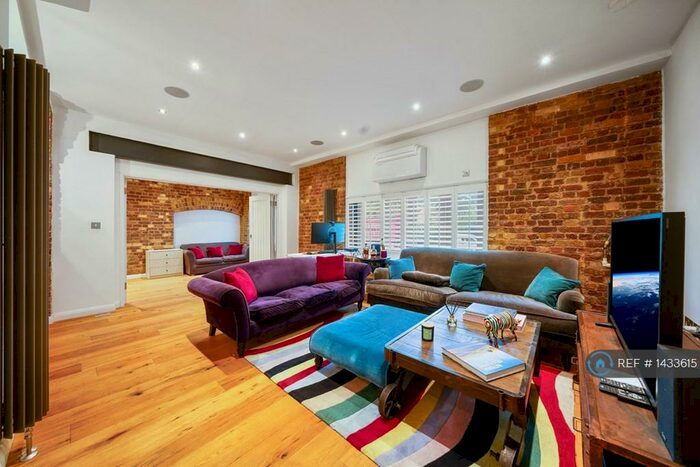 2 Bedroom Flat To Rent In Telfords Yard, London, E1W