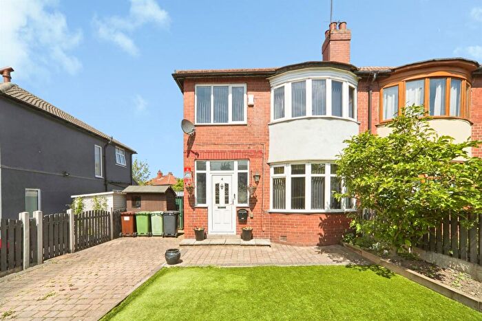 3 Bedroom Semi Detached House For Sale In Whitecote Hill, Leeds, LS13