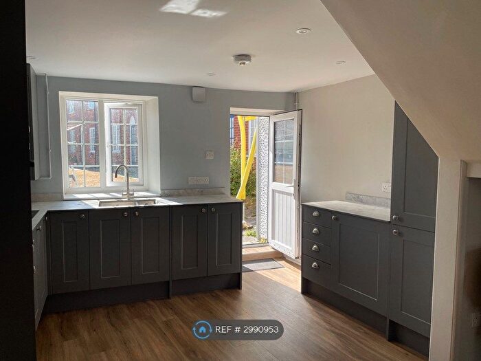 2 Bedroom Terraced House To Rent In South St, Bridport, DT6