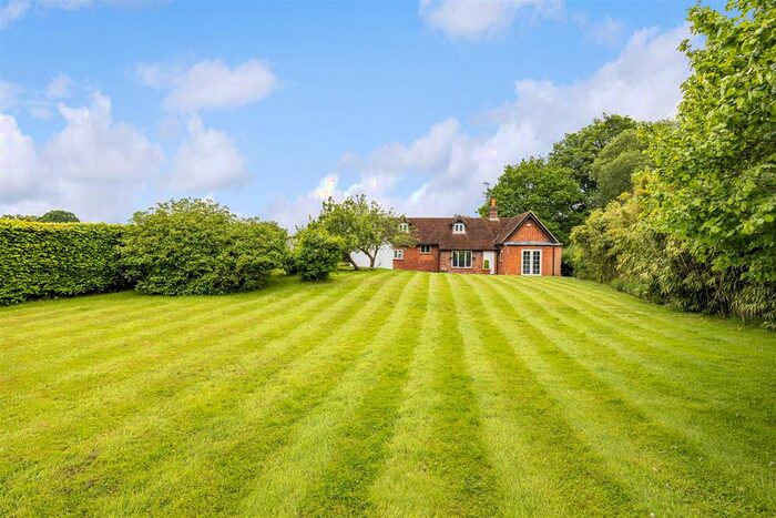 3 Bedroom Property To Rent In Cranleigh Road, Wonersh, Guildford, GU5