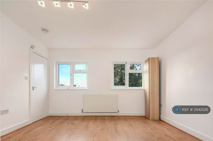 2 Bedroom Flat To Rent In Downs Road, London, E5