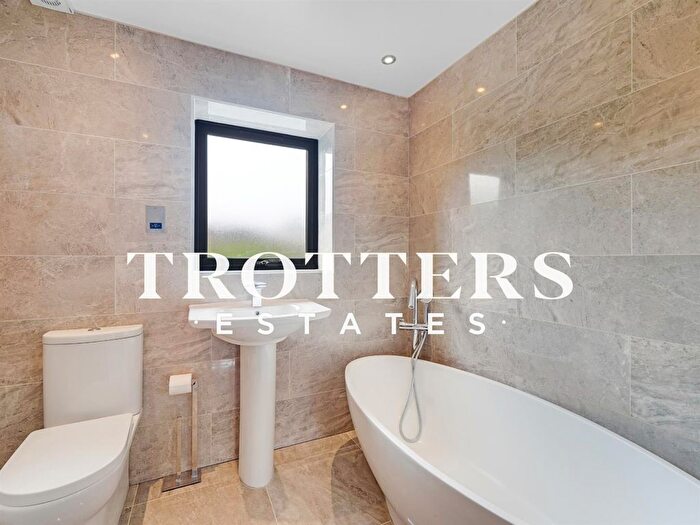 5 Bedroom Detached House To Rent In Luxborough Lane, Chigwell, IG7