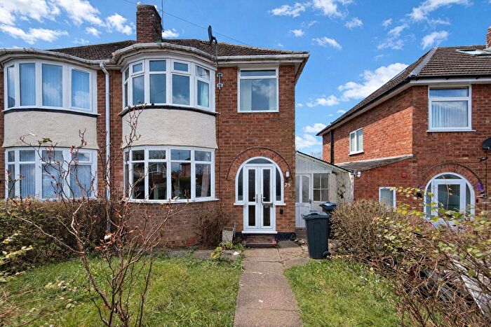 3 Bedroom Semi Detached House For Sale In Peplins Way, Birmingham, West Midlands, B30