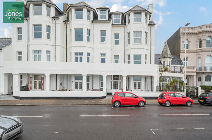 2 Bedroom Flat To Rent In Claydon Court, Marine Parade, Worthing, West Sussex, BN11
