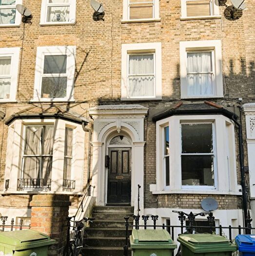 3 Bedroom Flat To Rent In Vicarage Grove, London, SE5