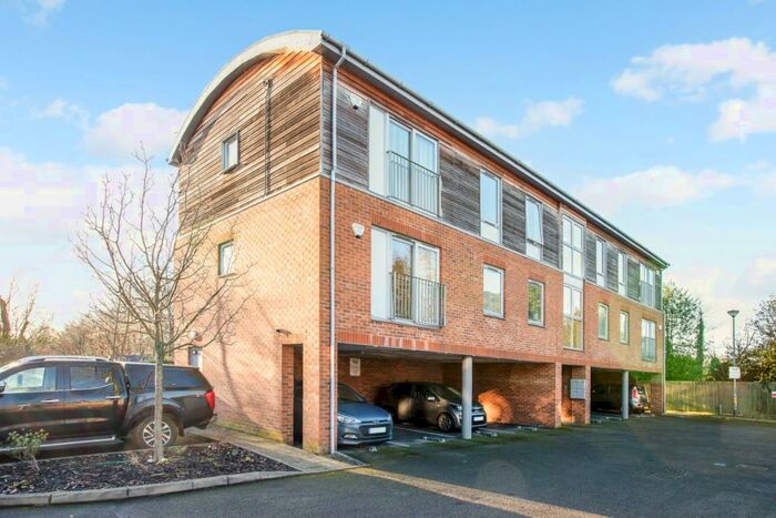 2 Bedroom Apartment To Rent In Luna Place St. Albans, AL1