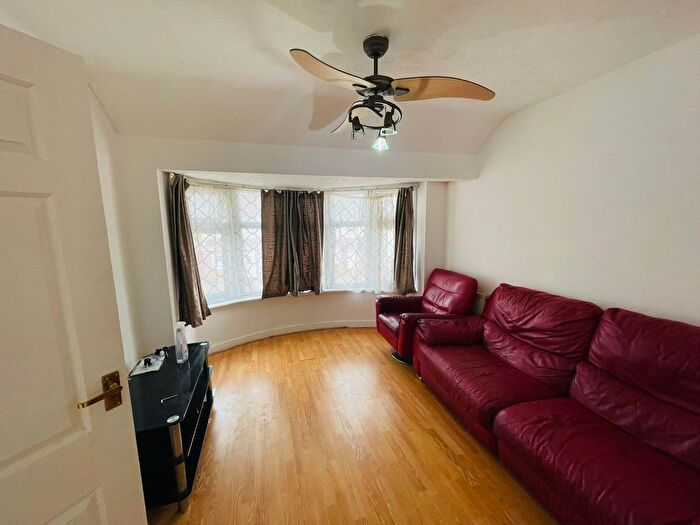 3 Bedroom Maisonette To Rent In Harley Crescent, Harrow, Middlesex, HA1