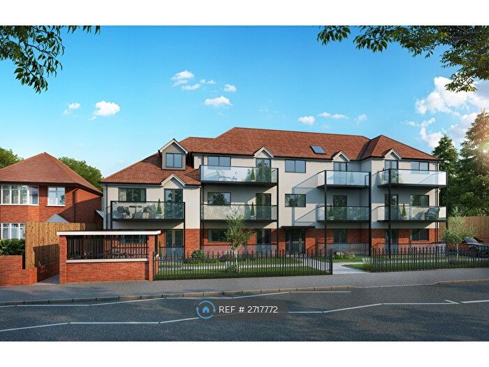 2 Bedroom Flat To Rent In North Court, Aveley, South Ockendon, RM15