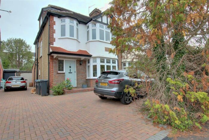 4 Bedroom Semi-Detached House To Rent In Elmscott Gardens, London, N21