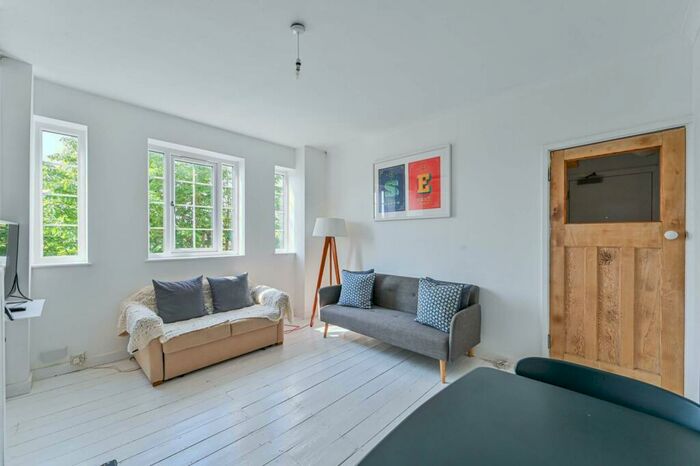 2 Bedroom Flat To Rent In Lancaster Avenue, West Norwood, London, SE27