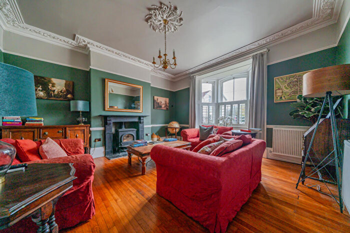 6 Bedroom Semi-Detached House For Sale In New Passage Road, New Passage, BS35