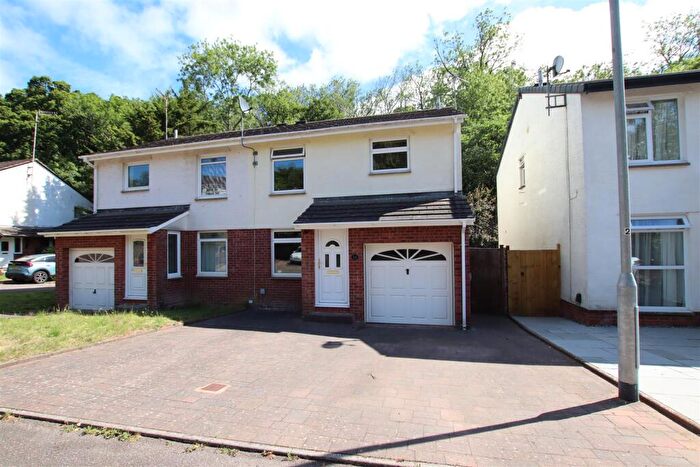 4 Bedroom Semi-Detached House For Sale In Perth Close, Exeter, EX4