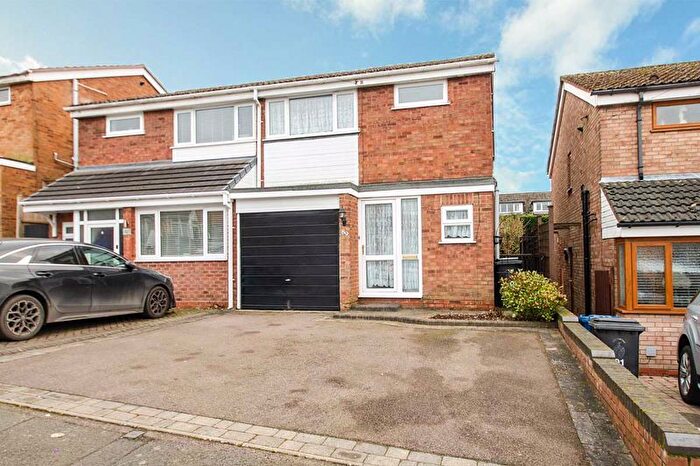 3 Bedroom Semi-Detached House For Sale In Manor Rise, Burntwood, WS7