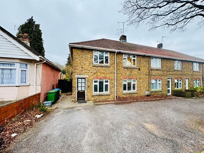 2 Bedroom Flat To Rent In Woodmill Lane, Southampton, SO18