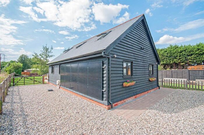 3 Bedroom Chalet For Sale In Waltham Road, Boreham, Chelmsford, CM3