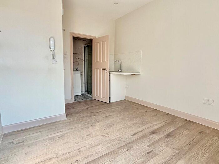 1 Bedroom Flat To Rent In Hitchin Street, Biggleswade, SG18