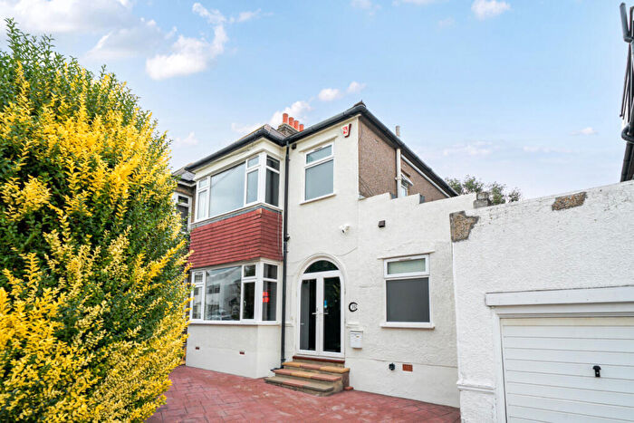 3 Bedroom Link Detached House For Sale In Elsiemaud Road, Brockley, London, SE4