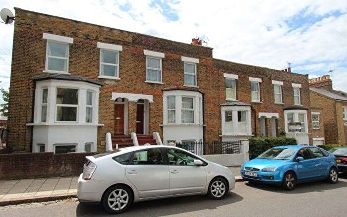3 Bedroom Flat To Rent In Angles Road, Streatham, SW16
