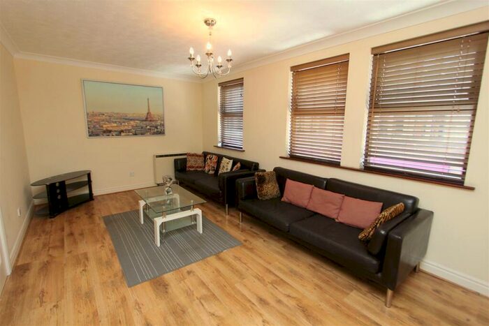 2 Bedroom Flat To Rent In Riverside Court, Leeds, LS1