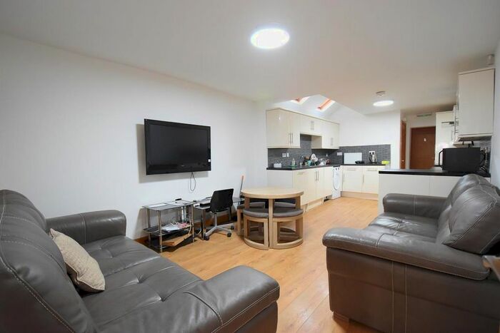 7 Bedroom End Of Terrace House To Rent In Heeley Road, Selly Oak, Birmingham, B29