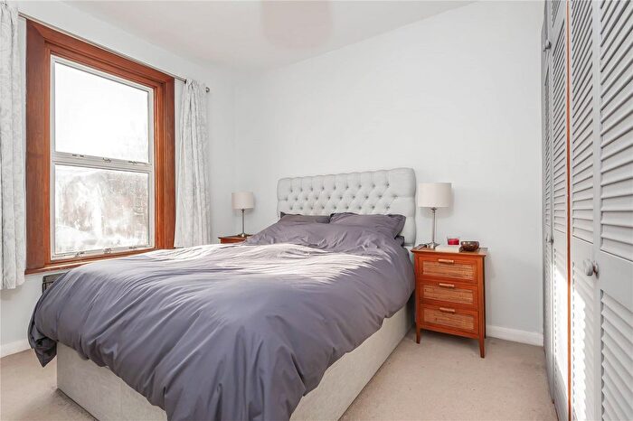 2 Bedroom Flat For Sale In Delamere Road, London, SW20