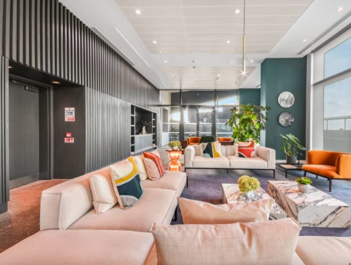 2 Bedroom Flat For Sale In Amory Tower, Canary Wharf, London, E14