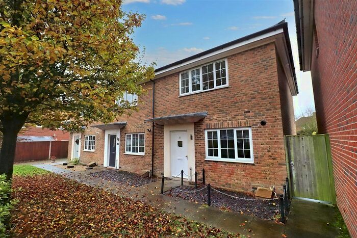 3 Bedroom End Of Terrace House To Rent In Porters Field, Braintree, CM7