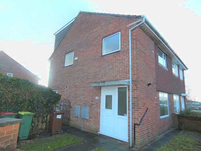 4 Bedroom Semi-Detached House To Rent In St Walburge Avenue, Ashton, PR2