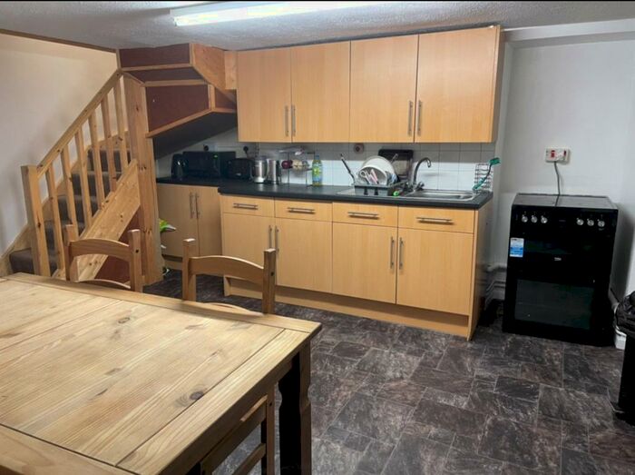 5 Bedroom House To Rent In Mount Street, Bangor, Gwynedd, LL57