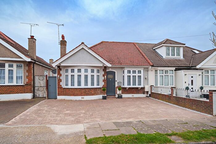 2 Bedroom Bungalow For Sale In Heather Gardens, Romford, RM1