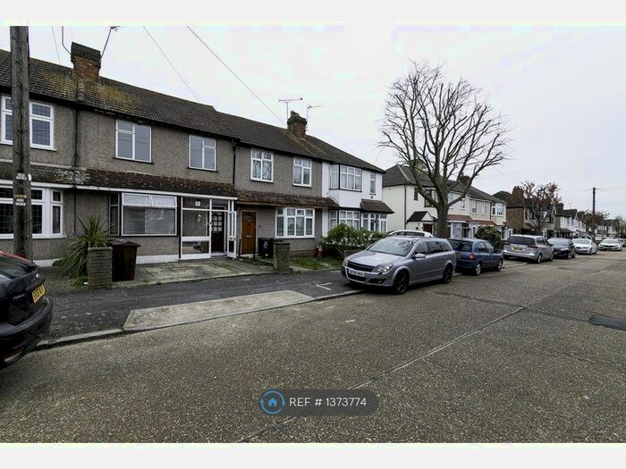 3 Bedroom Terraced House To Rent In Kings Avenue, Romford, RM6