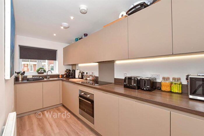 3 Bedroom Semi-Detached House For Sale In The Glebe, Yalding, Maidstone, Kent, ME18