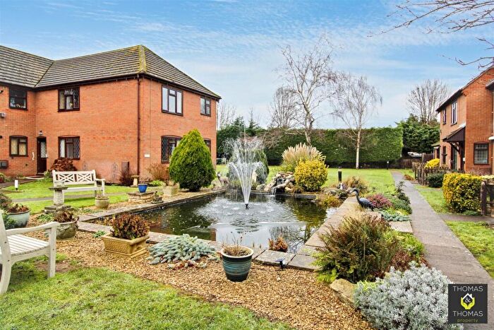 2 Bedroom Flat For Sale In Hucclecote Road, Gloucester, GL3