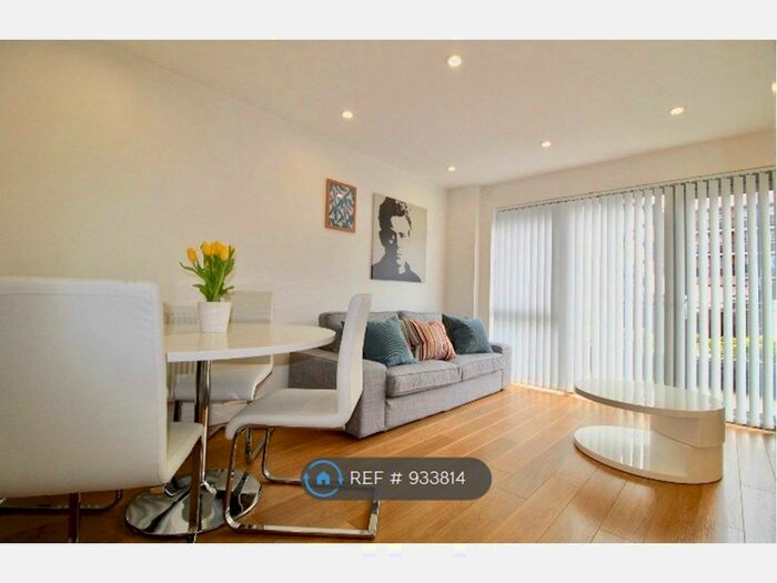 3 Bedroom Flat To Rent In Hodgeson House, London, E1